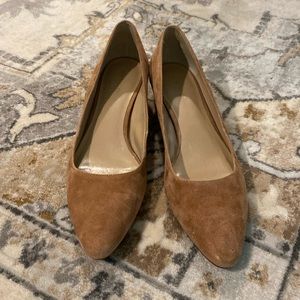 Ann Taylor Nude/Gold Heels